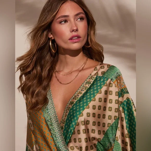 NWT VICI Palm Canyon Satin Tie Waist Romper - Picture 5 of 6